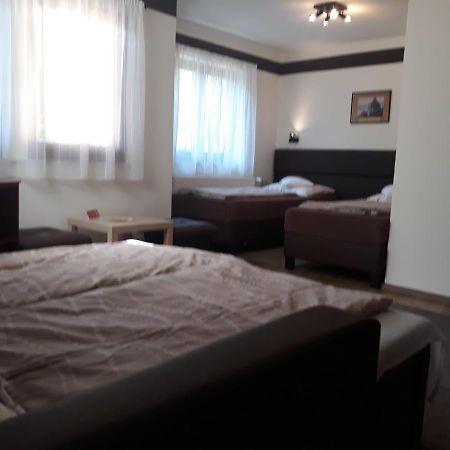 Decsi Vendégház Esztergom Esterno foto