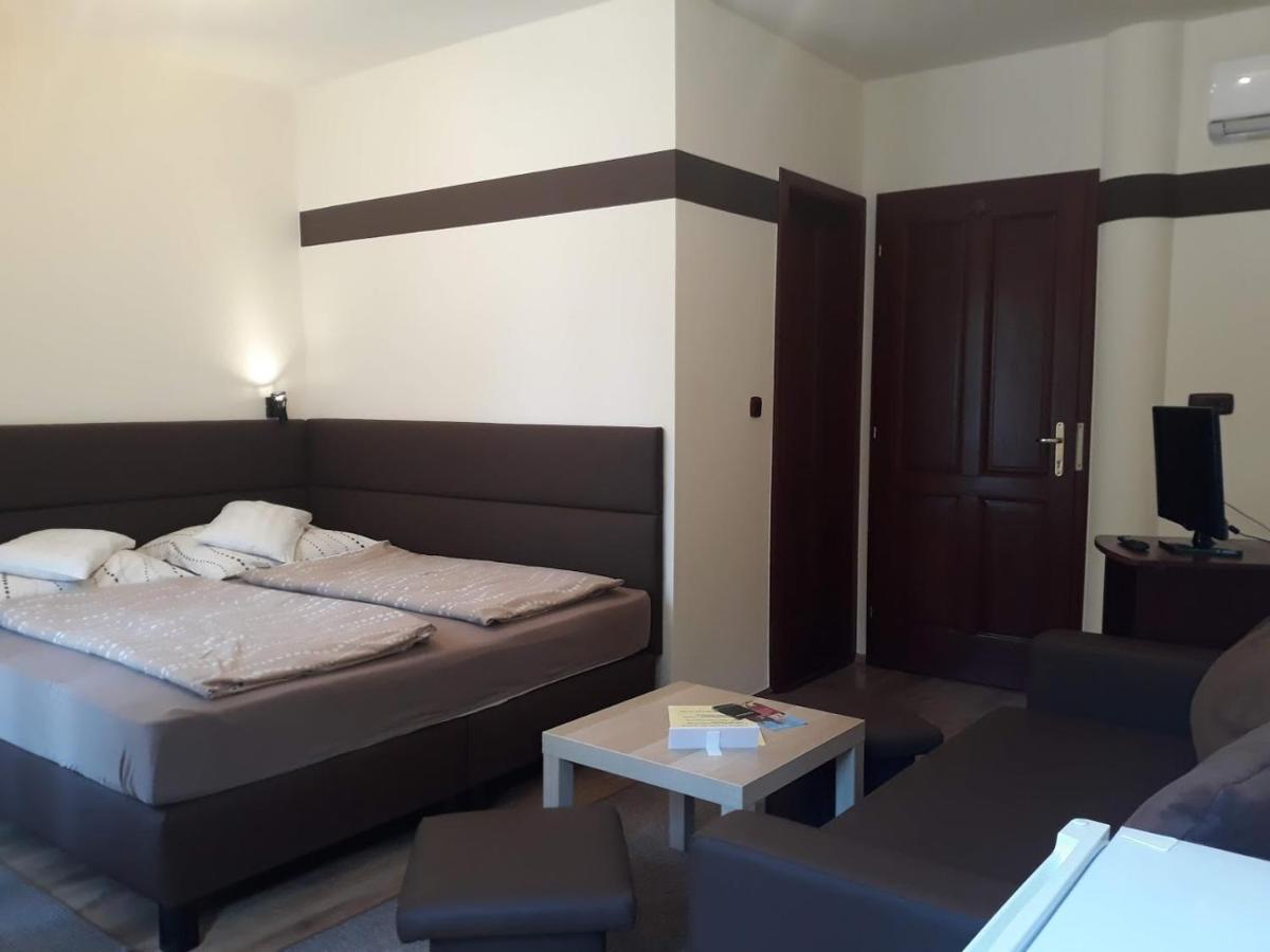Decsi Vendégház Esztergom Esterno foto