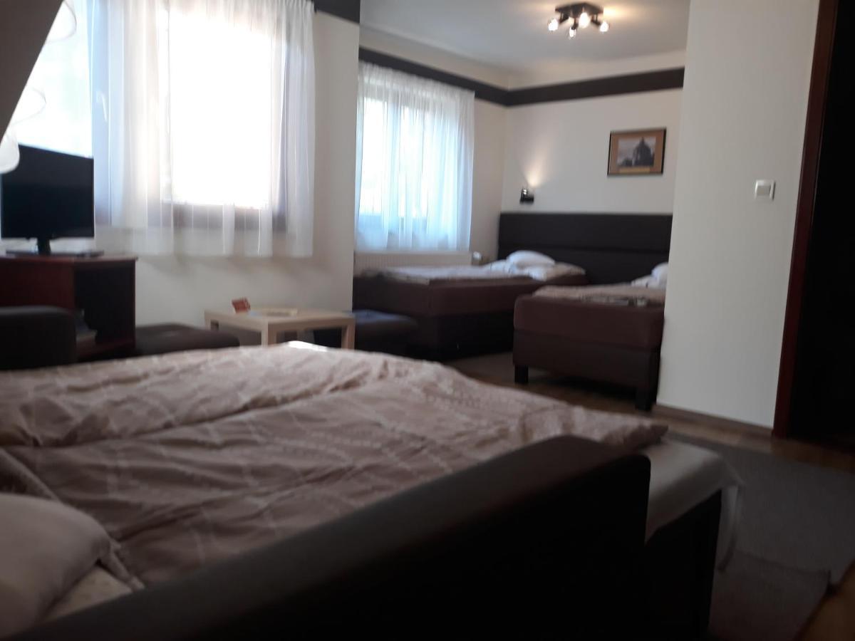 Decsi Vendégház Esztergom Esterno foto